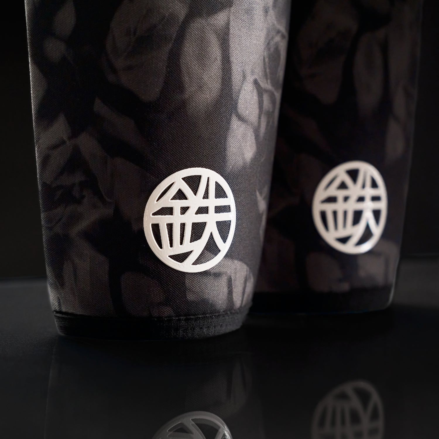 7mm powerlifting knee sleeve silicone closeup