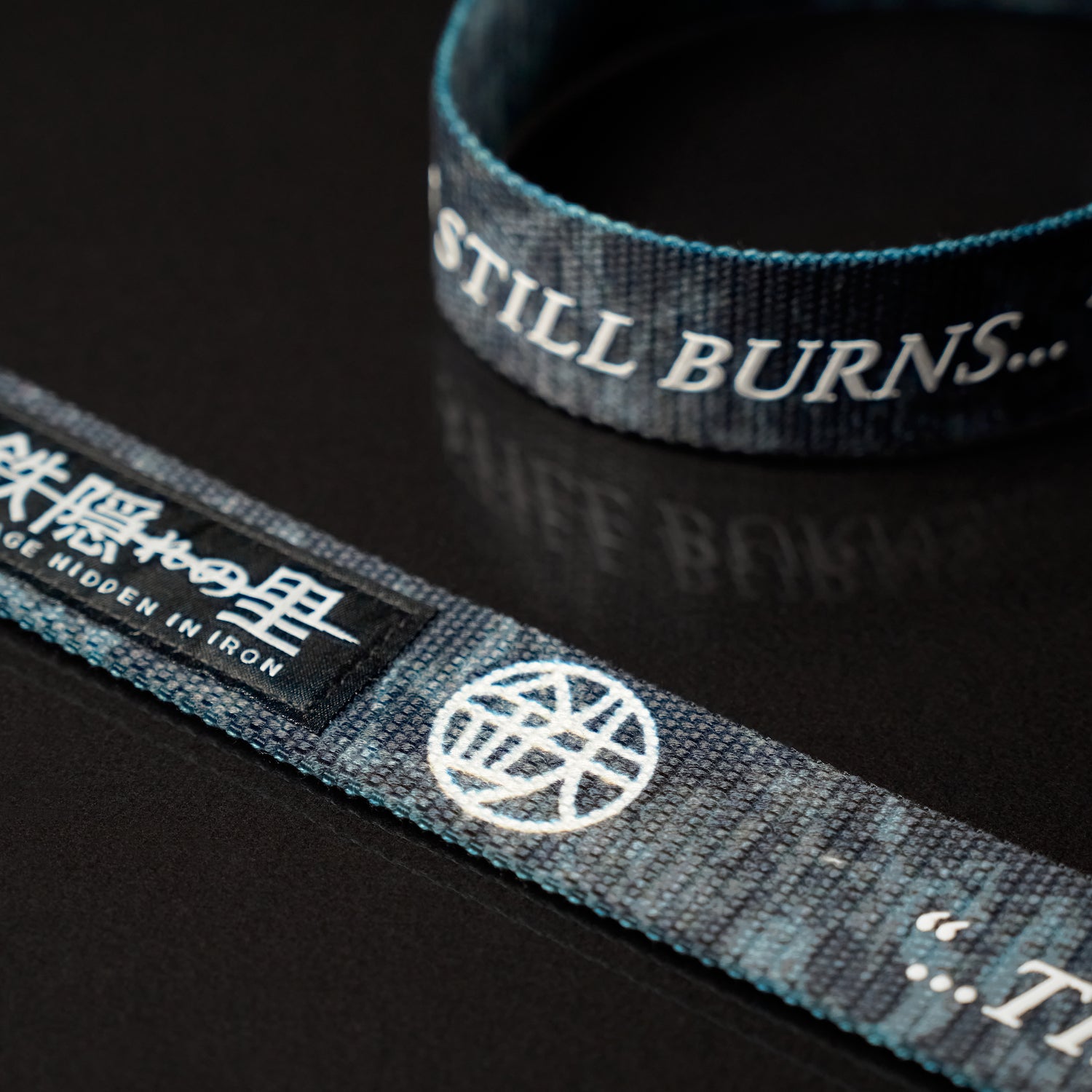 powerlifting lifting straps logo print closeup