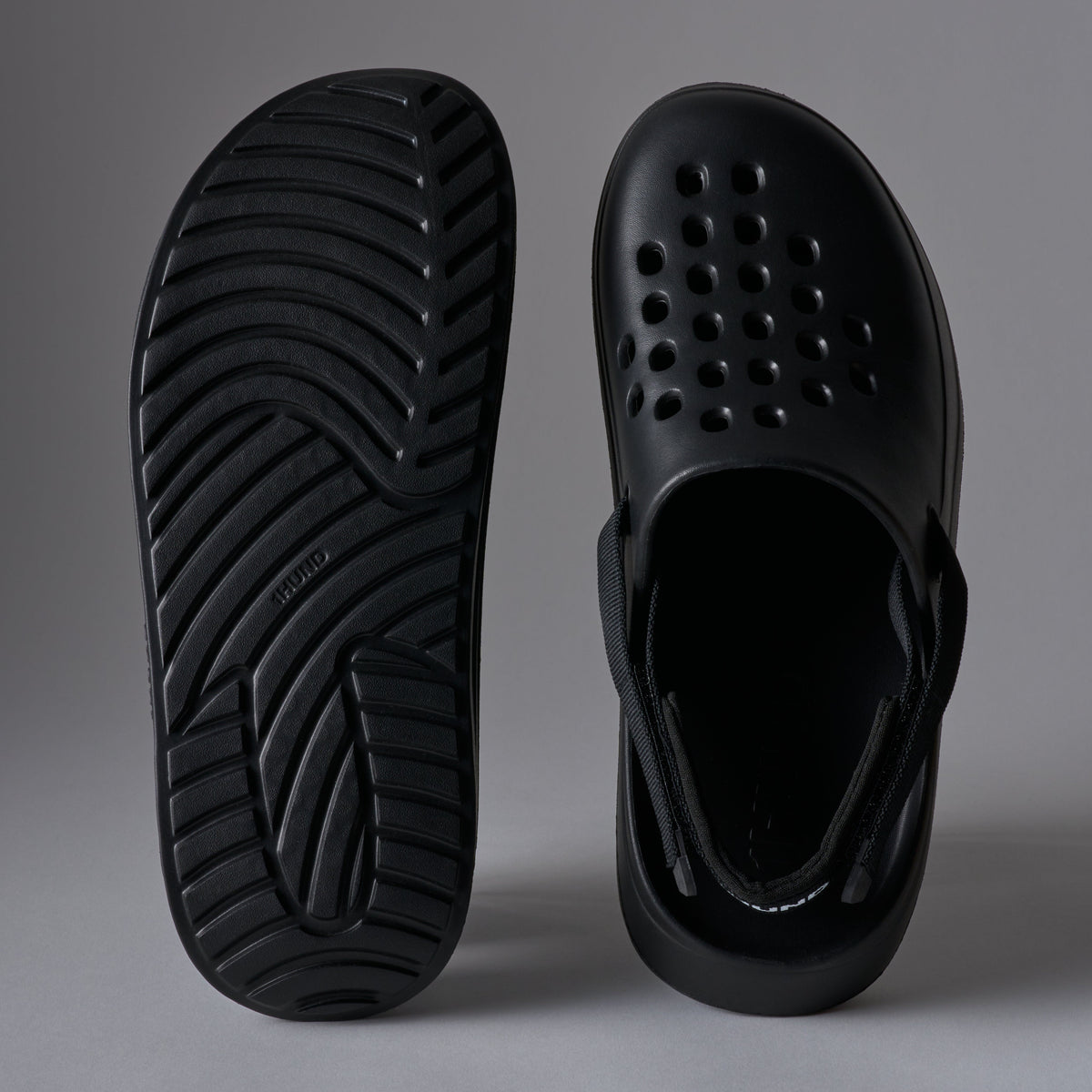 Restore Recovery shoe in black with wide toebox and perforated upper