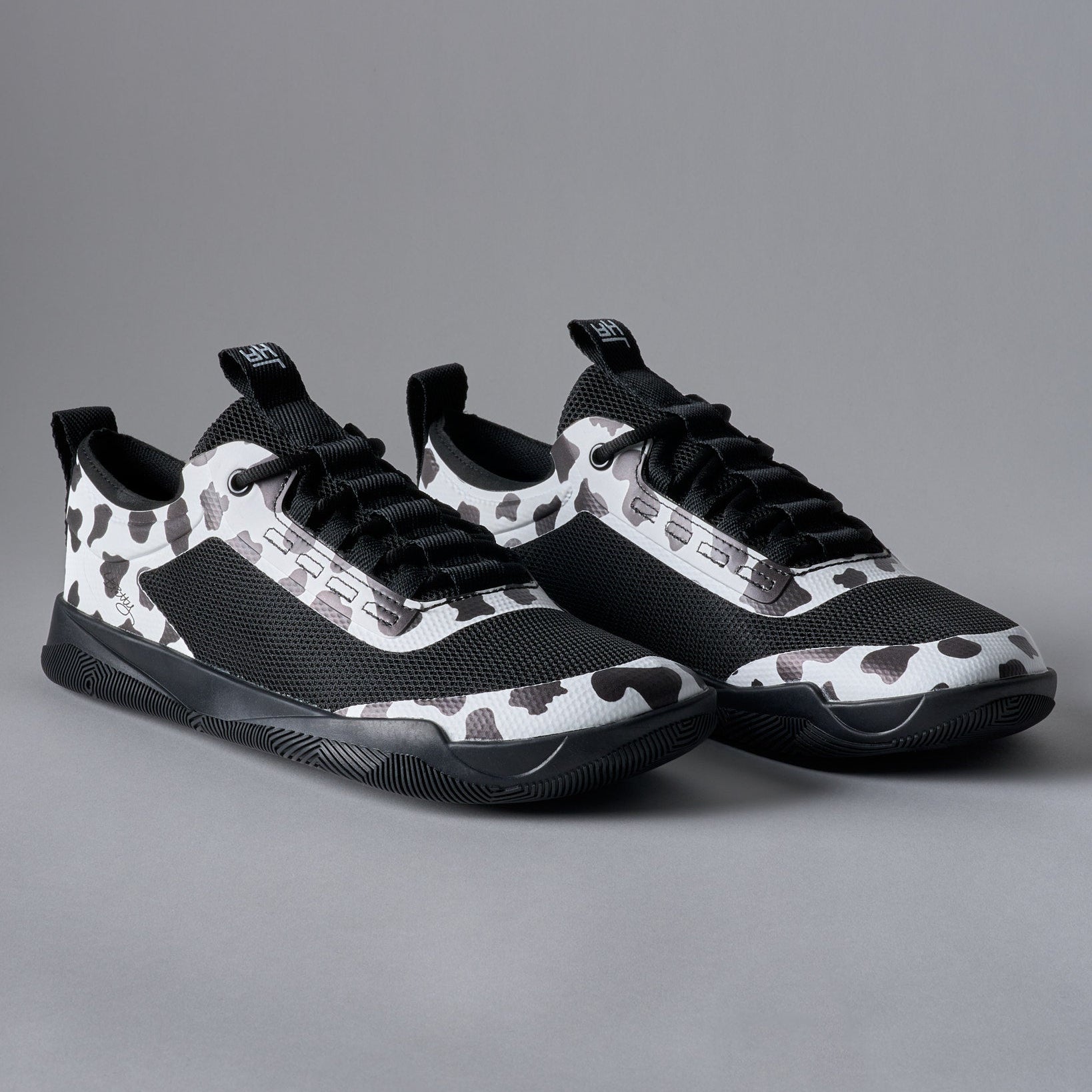 Aerolux Lite Barefoot Lean Beef Edition trainer with Pentagrip sole