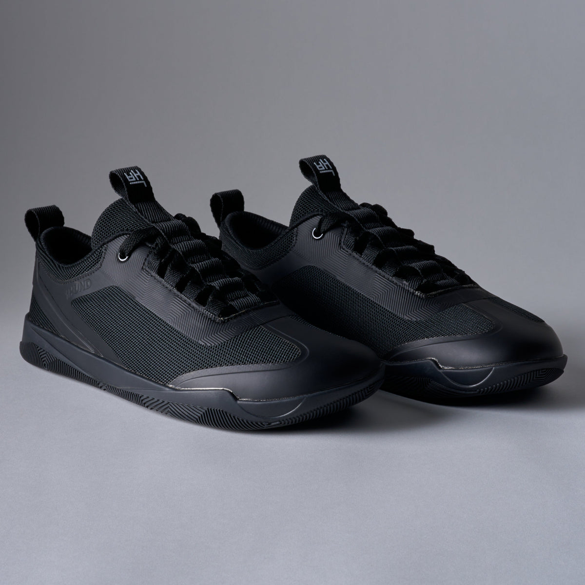 Aerolux Pro Barefoot trainer in black with reinforced mesh upper